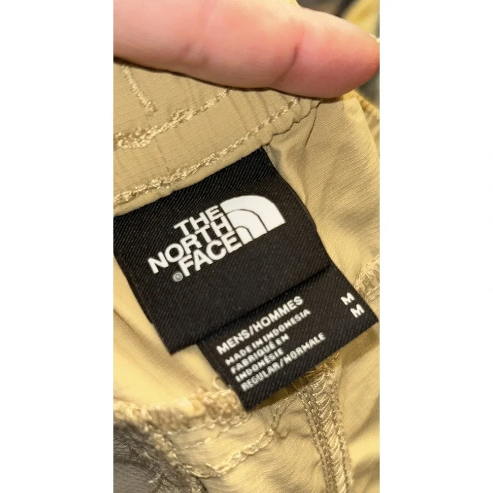 The North Face pull-on running athletic shorts Medium Inseam 7